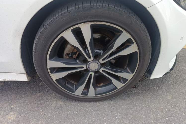 Used Mercedes-Benz C-Class 2015 C 200 Sport Edition 4MATIC Right Front Wheel Hub