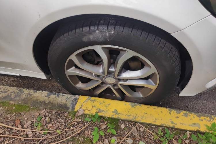 Used Mercedes-Benz C-Class 2015 Revised C 200 L Sport Edition Right Front Wheel Hub