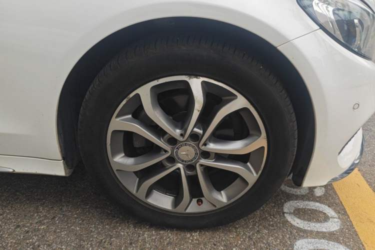 Used Mercedes-Benz C-Class 2015 Revised C 200 L Sport Edition Right Front Wheel Hub