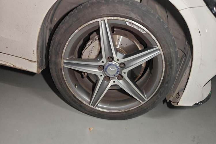Used Mercedes-Benz C-Class 2015 C 200 station wagon Right Front Wheel Hub
