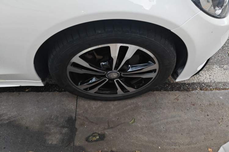 Used Mercedes-Benz C-Class 2015 C 200 Sport Edition Right Front Wheel Hub