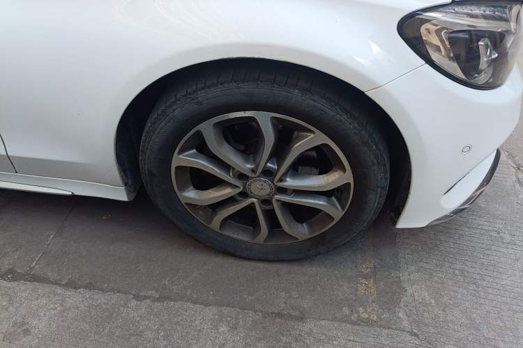 Used Mercedes-Benz C-Class 2015 Revised C 200 L Sport Edition Right Front Wheel Hub