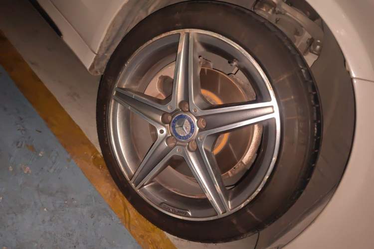 Used Mercedes-Benz C-Class 2015 C 260 L Sport Edition Right Front Wheel Hub