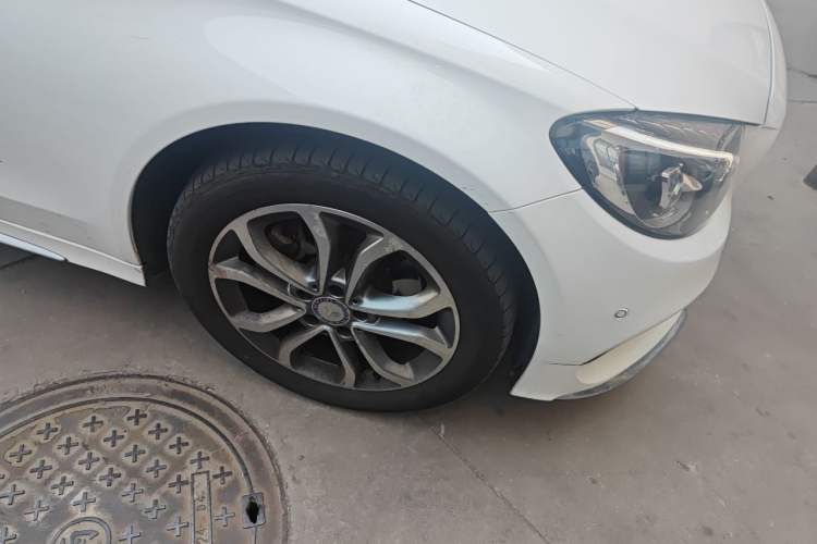 Used Mercedes-Benz C-Class 2015 C 180 L Sport Edition Right Front Wheel Hub