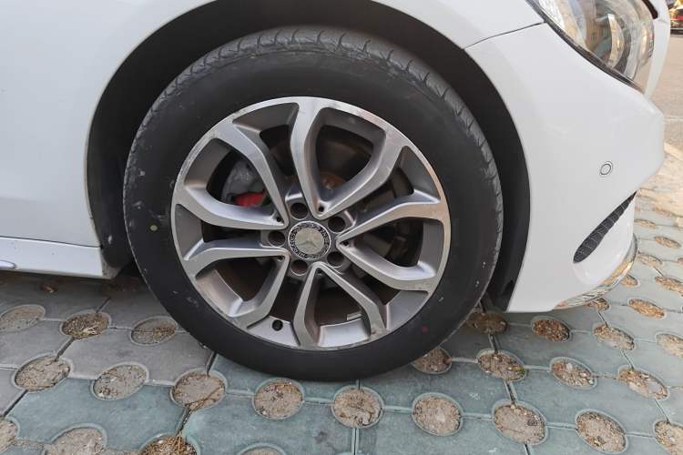 Used Mercedes-Benz C-Class 2015 C 180 L Sport Edition Right Front Wheel Hub