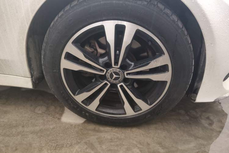 Used Mercedes-Benz C-Class 2015 Restyled C 180 L Sport Edition Right Front Wheel Hub