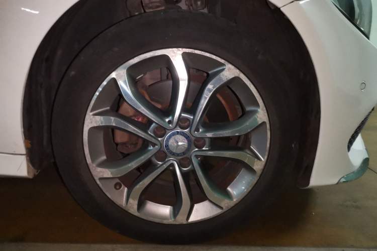 Used Mercedes-Benz C-Class 2015 Restyled C 180 L Sport Edition Right Front Wheel Hub
