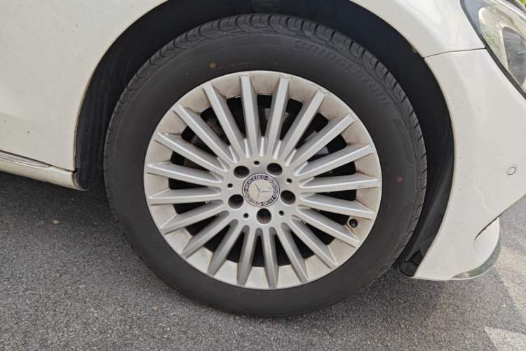 Used Mercedes-Benz C-Class 2015 Facelift C 200 L Right Front Wheel Hub