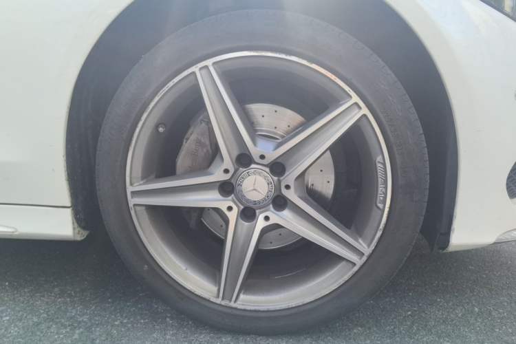 Used Mercedes-Benz C-Class 2015 C 200 station wagon Right Front Wheel Hub