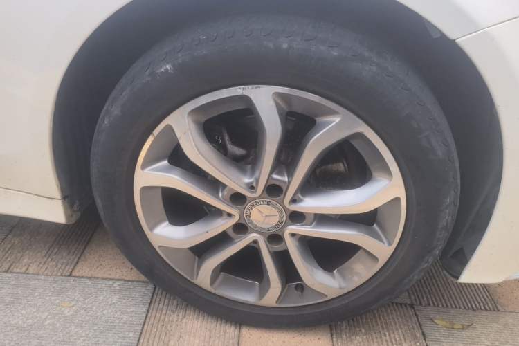 Used Mercedes-Benz C-Class 2015 C 180 L Sport Edition Right Front Wheel Hub