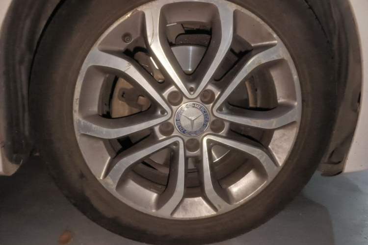 Used Mercedes-Benz C-Class 2015 C 200 L Sport Edition Right Front Wheel Hub