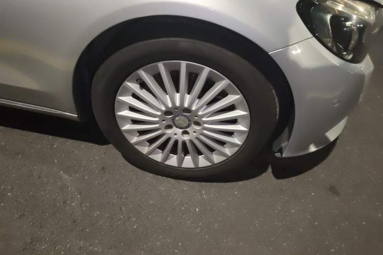 Used Mercedes-Benz C-Class 2015 C 200 L Right Front Wheel Hub