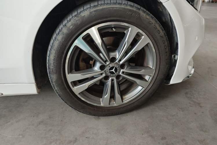 Used Mercedes-Benz C-Class 2015 C 200 L Sport Edition Right Front Wheel Hub