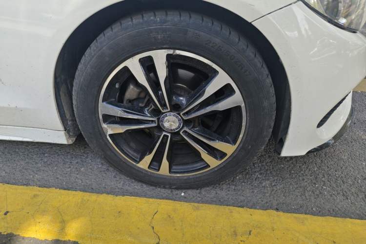 Used Mercedes-Benz C-Class 2015 C 200 Sport Edition Right Front Wheel Hub