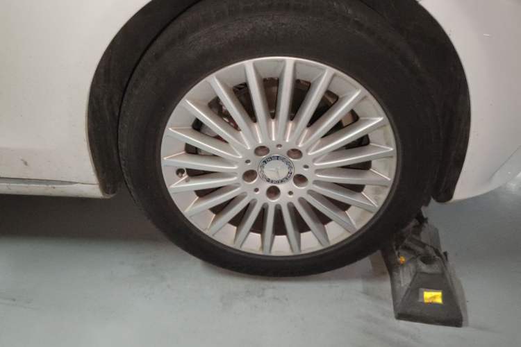 Used Mercedes-Benz C-Class 2015 Facelift C 180 L Right Front Wheel Hub