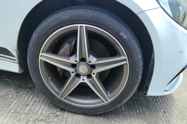 Used Mercedes-Benz C-Class 2015 C 200 station wagon Right Front Wheel Hub