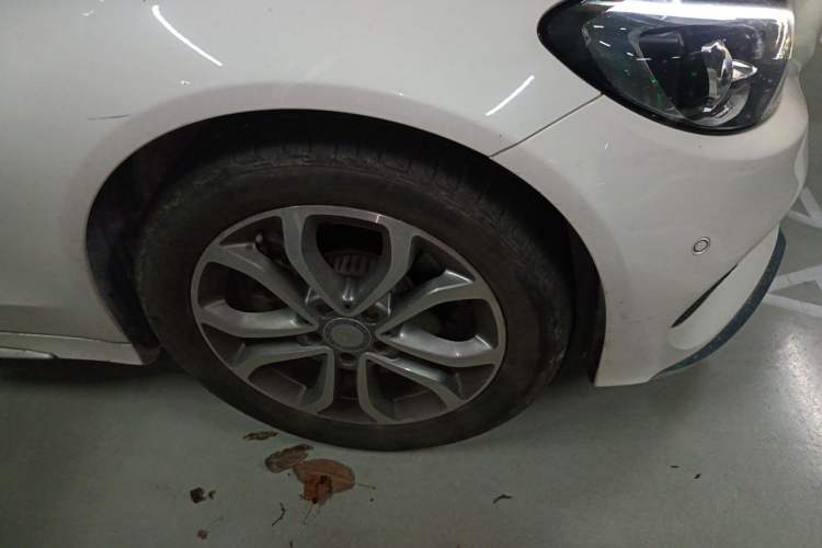 Used Mercedes-Benz C-Class 2015 Restyled C 180 L Sport Edition Right Front Wheel Hub