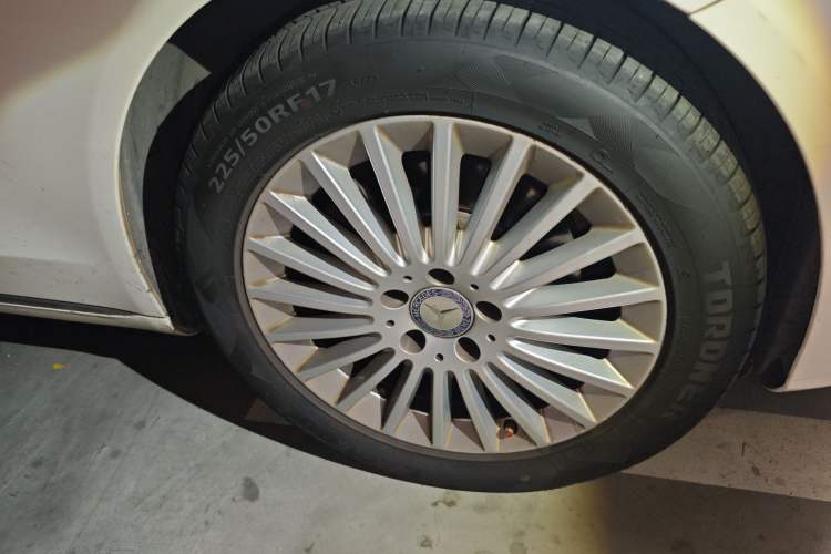 Used Mercedes-Benz C-Class 2015 Facelift C 200 L Right Front Wheel Hub