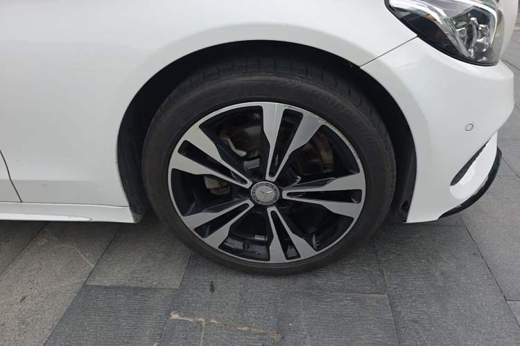 Used Mercedes-Benz C-Class 2015 C 200 Sport Edition 4MATIC Right Front Wheel Hub