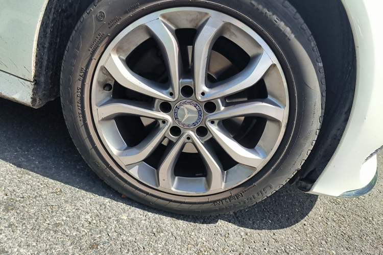 Used Mercedes-Benz C-Class 2015 C 180 L Sport Edition Right Front Wheel Hub