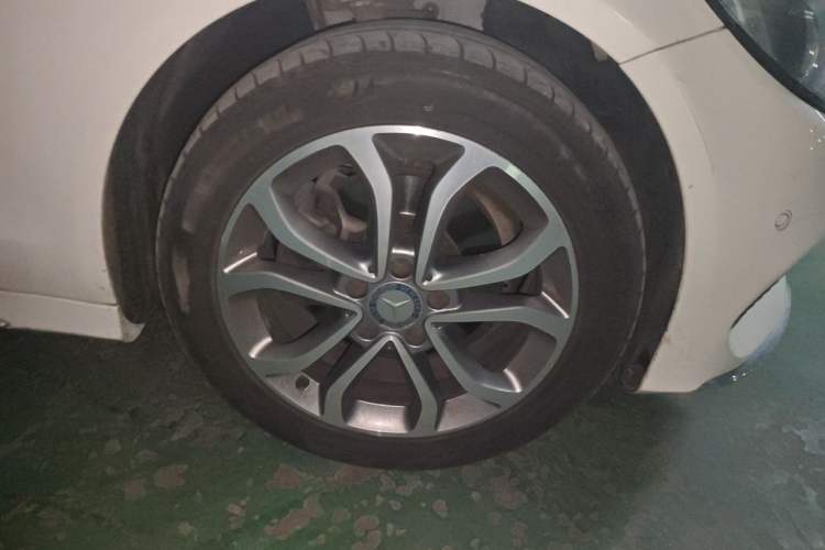 Used Mercedes-Benz C-Class 2015 Revised C 200 L Sport Edition Right Front Wheel Hub