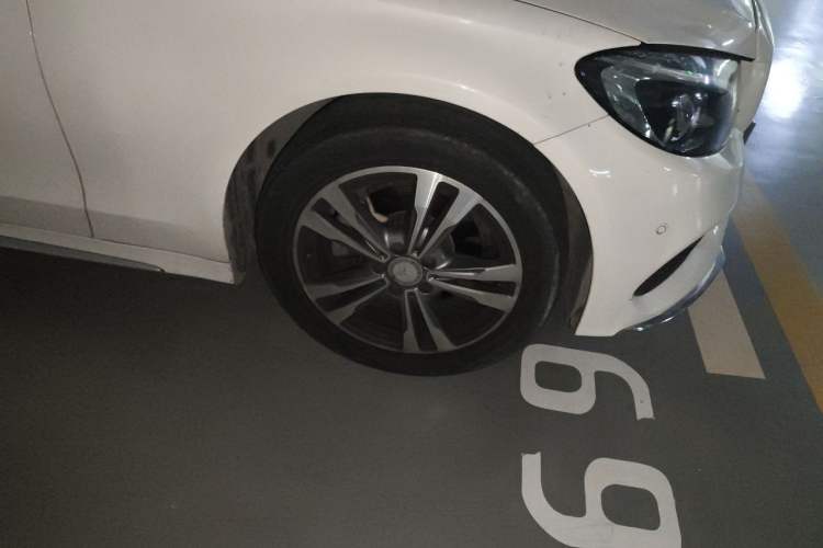 Used Mercedes-Benz C-Class 2015 Revised C 200 L Sport Edition Right Front Wheel Hub