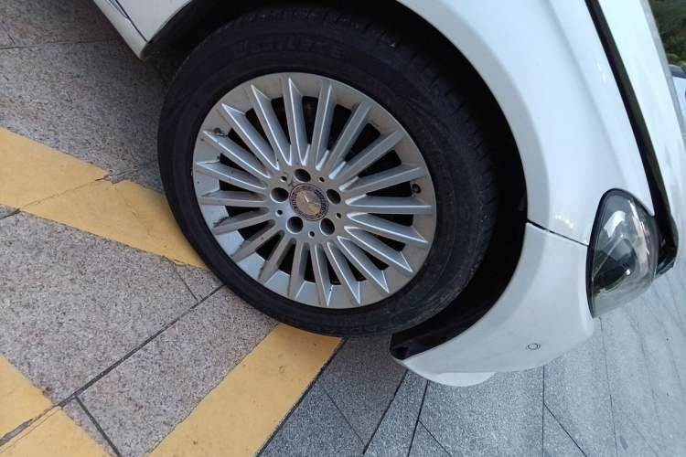 Used Mercedes-Benz C-Class 2015 C 200 L Right Front Wheel Hub