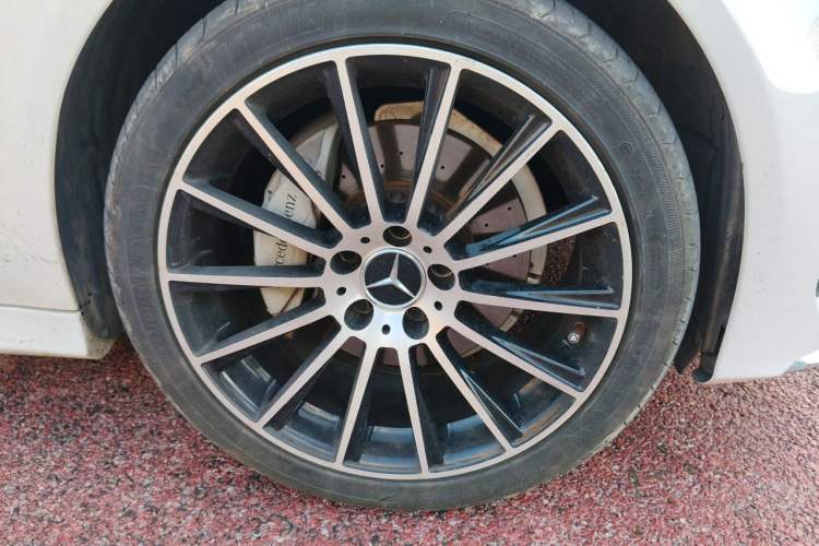 Used Mercedes-Benz C-Class 2015 C 200 station wagon Right Front Wheel Hub