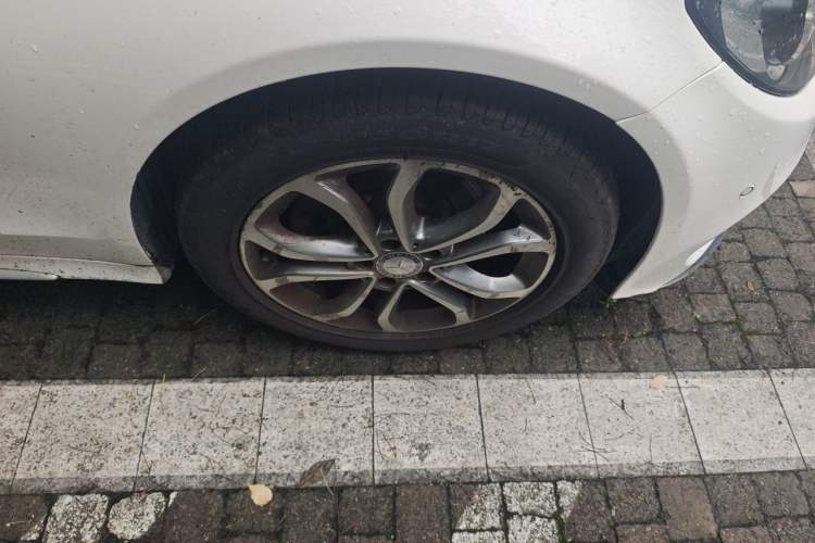 Used Mercedes-Benz C-Class 2015 Revised C 200 L Sport Edition Right Front Wheel Hub