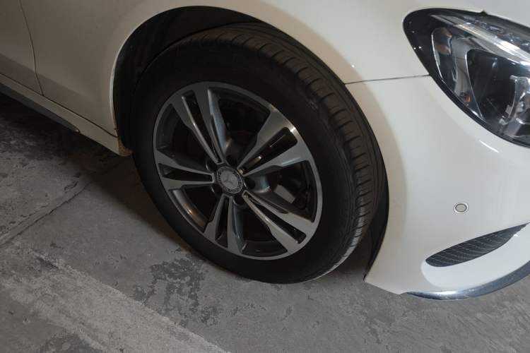 Used Mercedes-Benz C-Class 2015 Revised C 200 L Sport Edition Right Front Wheel Hub
