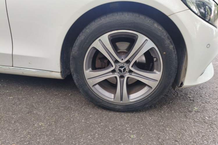 Used Mercedes-Benz C-Class 2015 C 200 L Right Front Wheel Hub