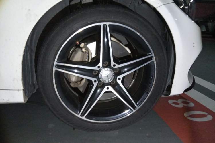 Used Mercedes-Benz C-Class 2015 C 300 Sport Edition Right Front Wheel Hub