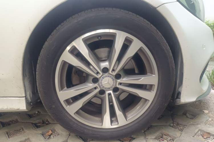 Used Mercedes-Benz C-Class 2015 Revised C 200 L Sport Edition Right Front Wheel Hub