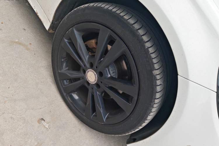Used Mercedes-Benz C-Class 2015 C 200 Sport Edition 4MATIC Right Front Wheel Hub