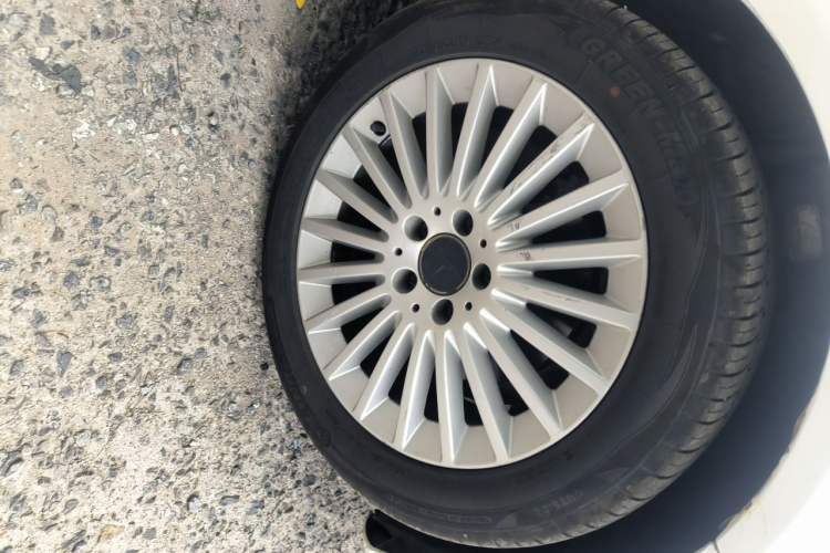 Used Mercedes-Benz C-Class 2015 C 200 L Right Front Wheel Hub