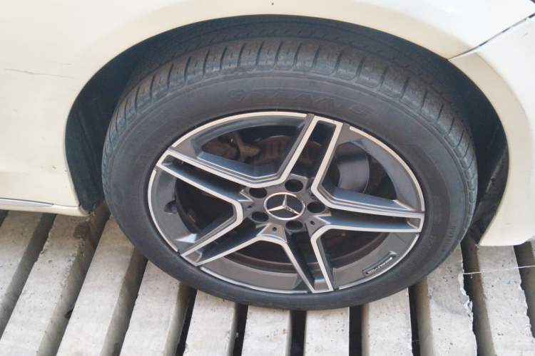 Used Mercedes-Benz C-Class 2015 C 200 L Right Front Wheel Hub