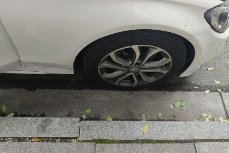 Used Mercedes-Benz C-Class 2015 Restyled C 180 L Sport Edition Right Front Wheel Hub