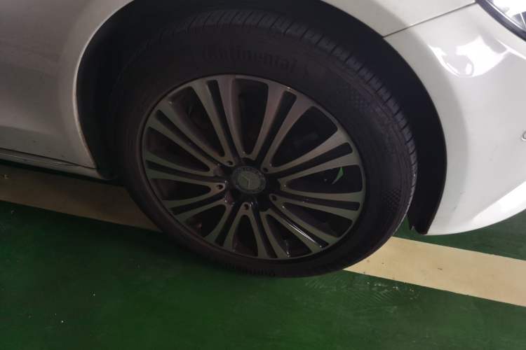 Used Mercedes-Benz C-Class 2015 Facelift C 200 L Right Front Wheel Hub