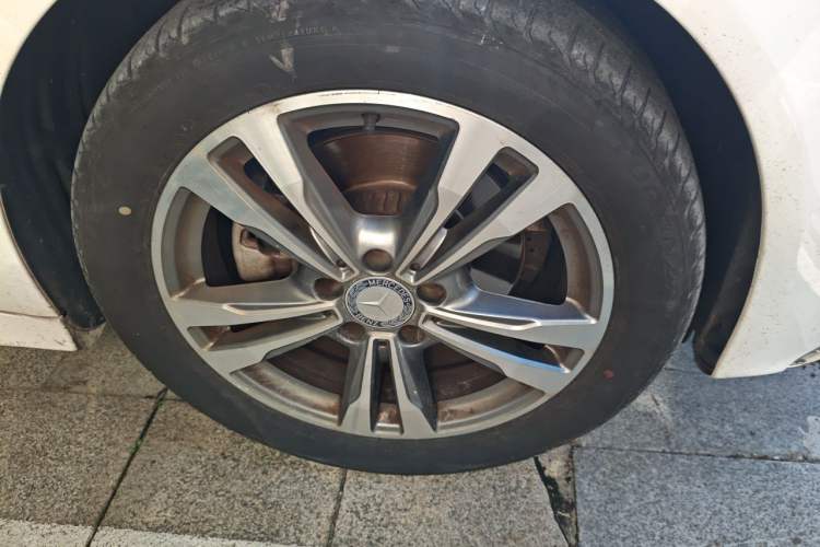 Used Mercedes-Benz C-Class 2015 Revised C 200 L Sport Edition Right Front Wheel Hub