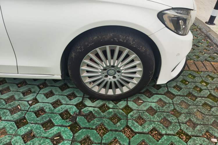 Used Mercedes-Benz C-Class 2015 C 200 L Sport Edition Right Front Wheel Hub