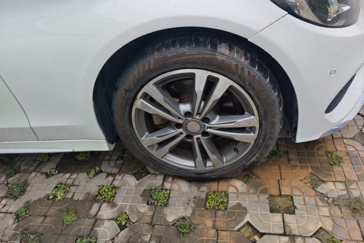 Used Mercedes-Benz C-Class 2015 Revised C 200 L Sport Edition Right Front Wheel Hub