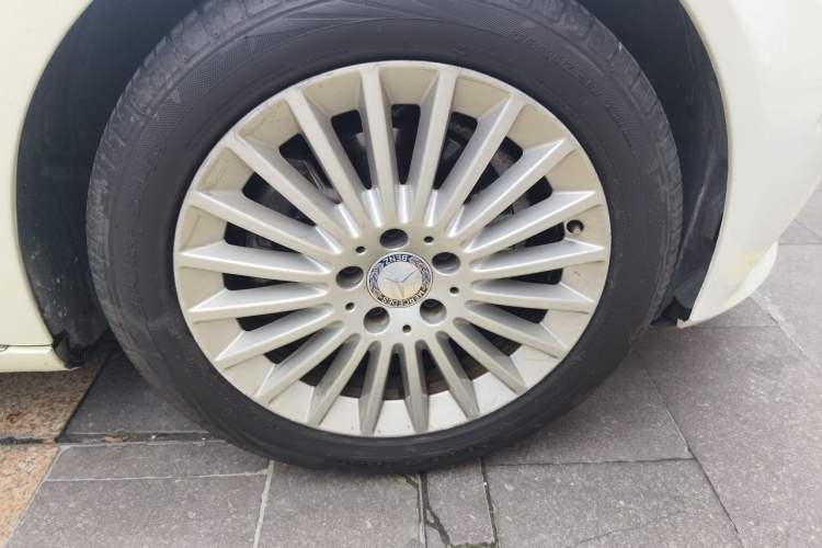 Used Mercedes-Benz C-Class 2015 C 200 L Right Front Wheel Hub