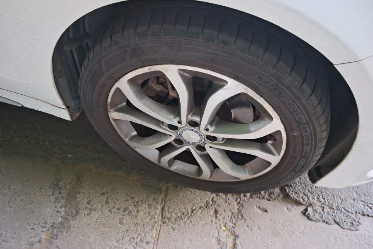Used Mercedes-Benz C-Class 2015 C 180 L Sport Edition Right Front Wheel Hub