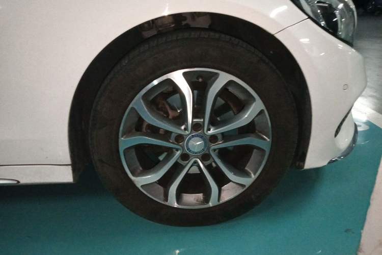 Used Mercedes-Benz C-Class 2015 Restyled C 180 L Sport Edition Right Front Wheel Hub