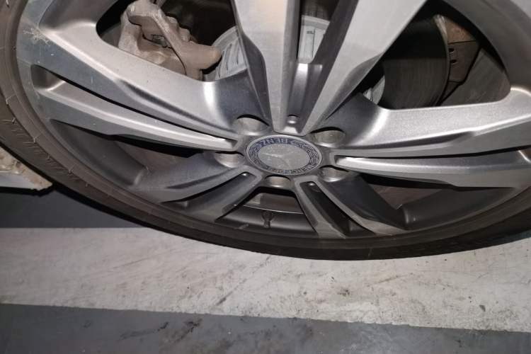 Used Mercedes-Benz C-Class 2015 Revised C 200 L Sport Edition Right Front Wheel Hub