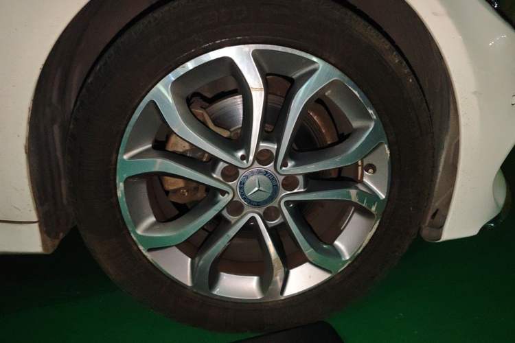 Used Mercedes-Benz C-Class 2015 C 180 L Sport Edition Right Front Wheel Hub