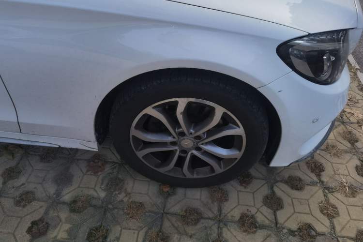 Used Mercedes-Benz C-Class 2015 C 180 L Sport Edition Right Front Wheel Hub