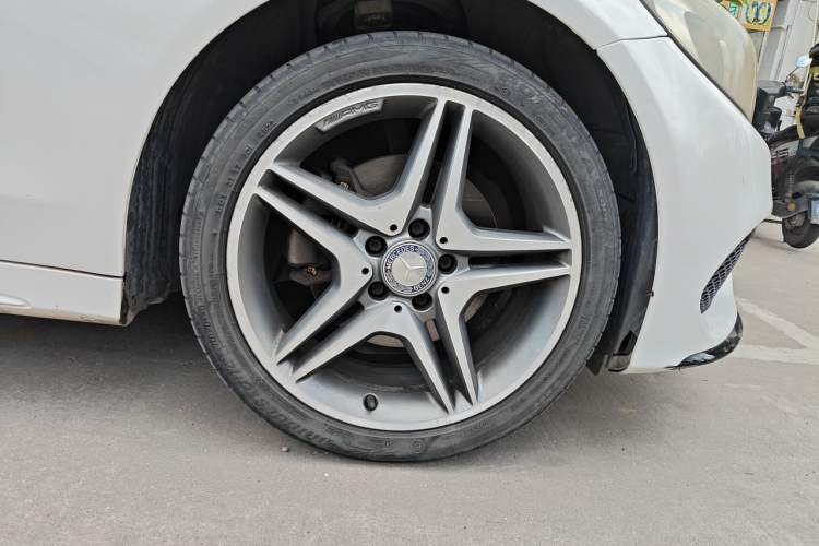 Used Mercedes-Benz C-Class 2015 C 200 Sport Edition Right Front Wheel Hub