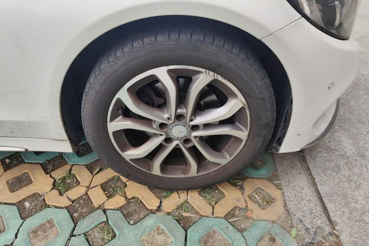 Used Mercedes-Benz C-Class 2015 Revised C 200 L Sport Edition Right Front Wheel Hub