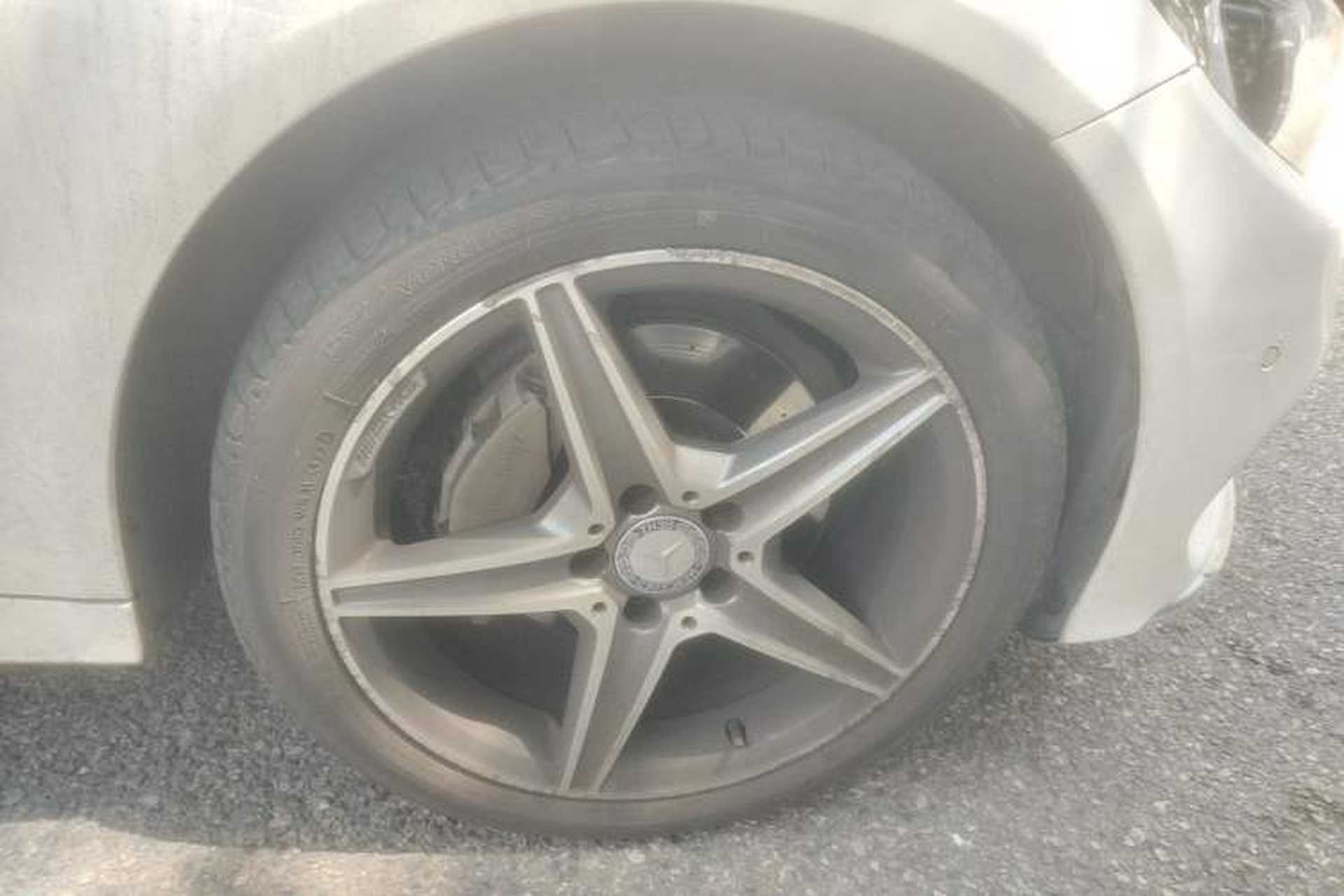 Used Mercedes-Benz C-Class 2015 C 200 station wagon Right Front Wheel Hub